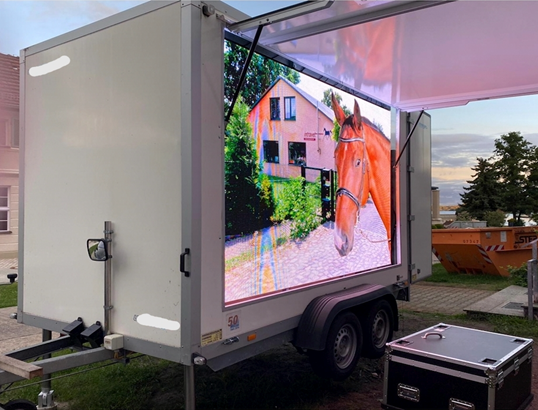 Efficient Business-Quickly Install LED Screen onto the Trailer on the Third Day