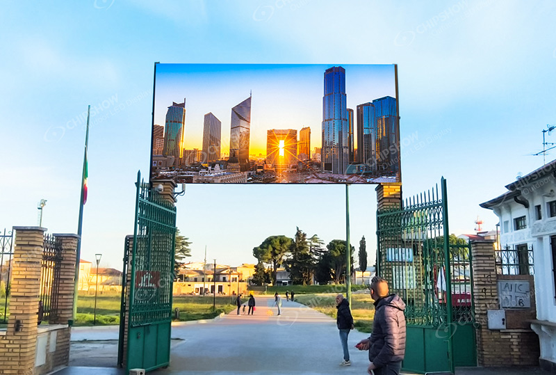 İtalya'da bir parkta bulunan dış mekan P3.91 reklam ekranı/kiralık ekran projesinin örnek olay incelemesi